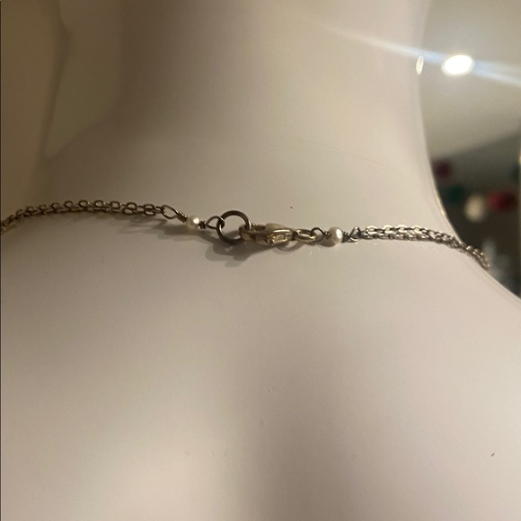 Elegant sterling Silver mother of Pearl Necklace - Picture 4 of 4